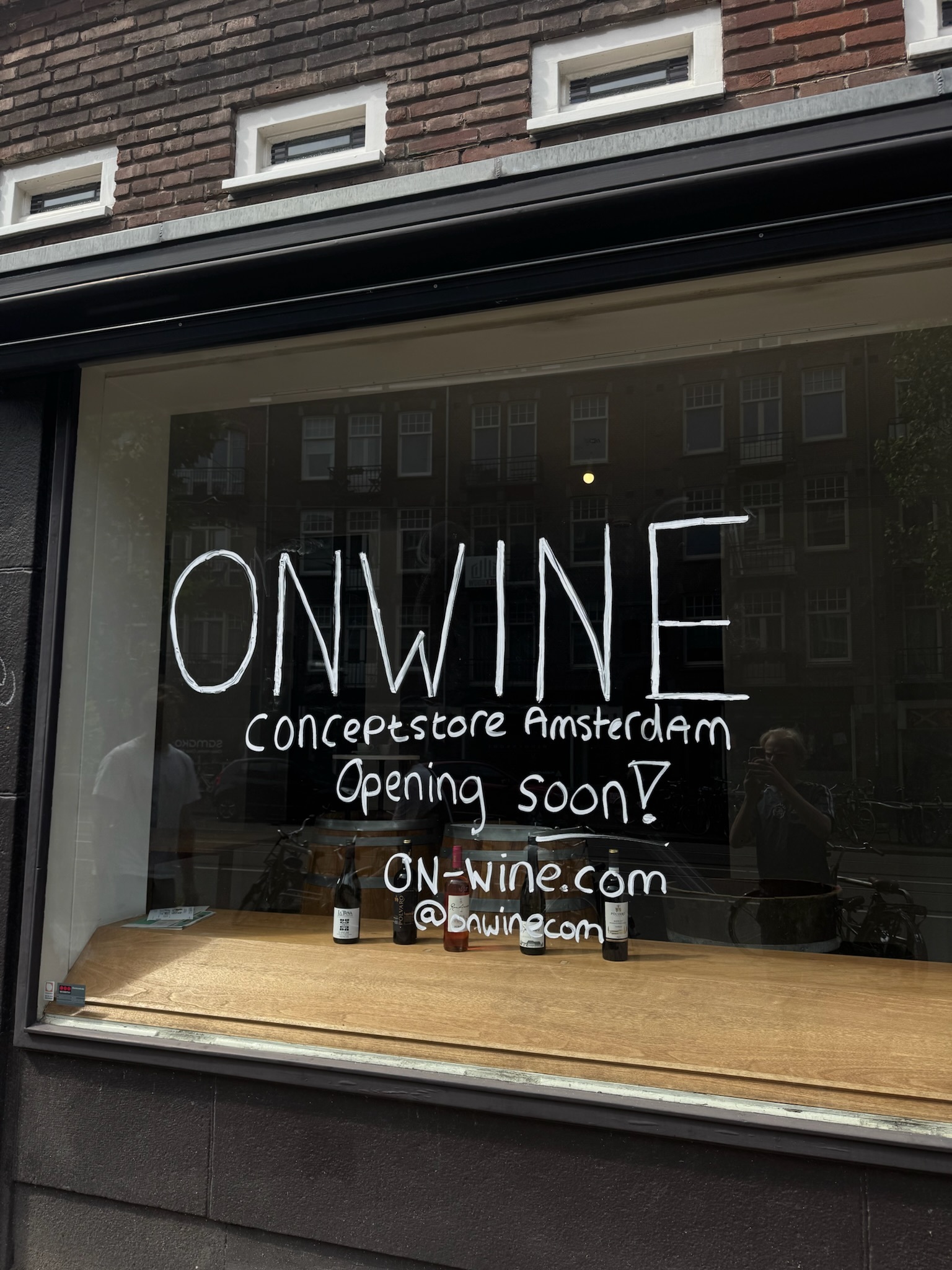 ONWINE wijnwinkel Amsterdam, De Clercqstraat 130