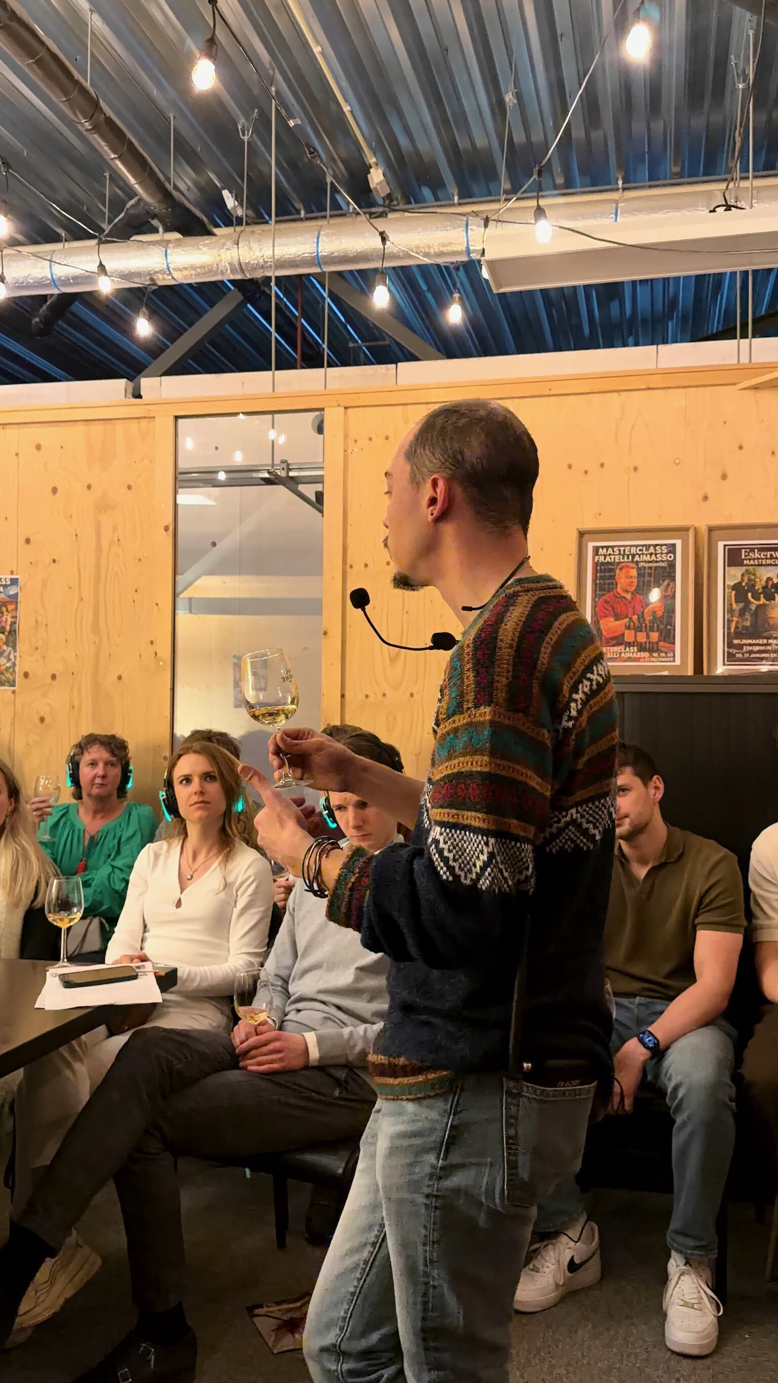Bezoekers proeven wijn op Not Your Average Winefestival in Utrecht